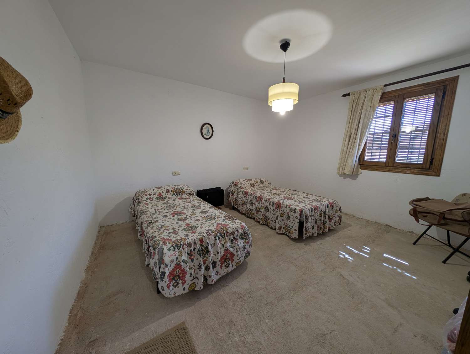 Lovely country house with large plot of land and fantastic views