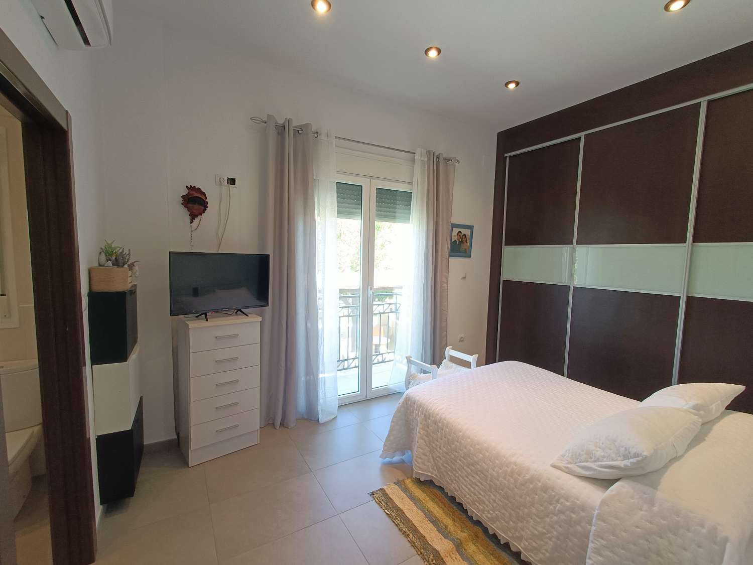Impressive deached villa with land, views and good access