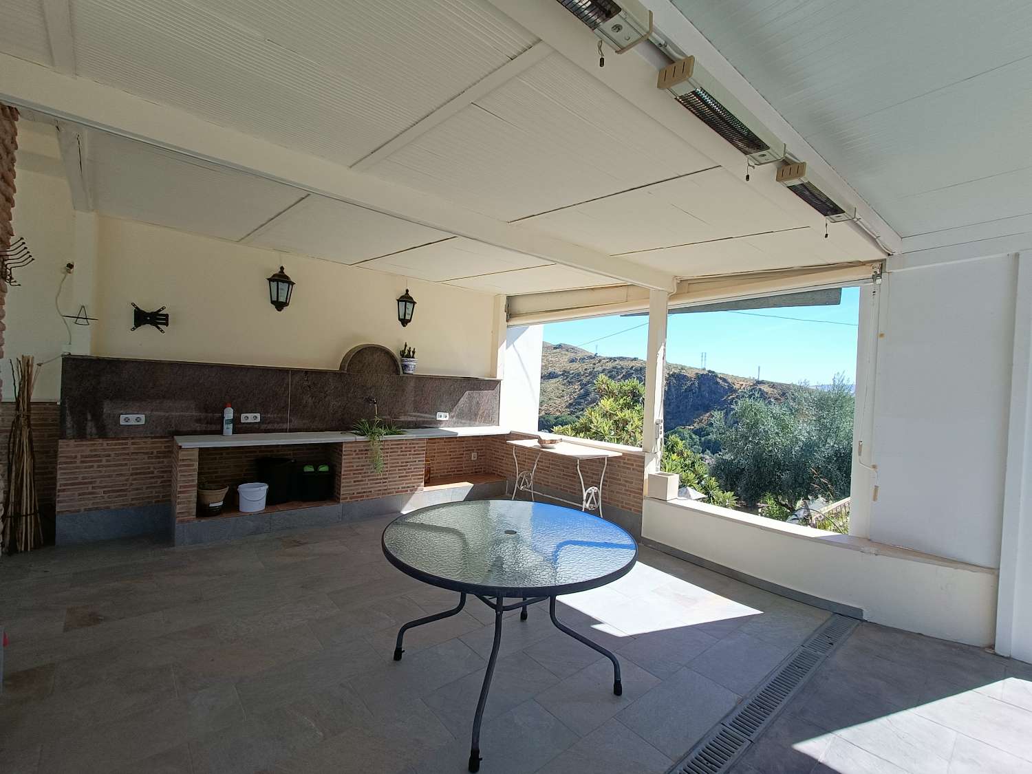 Impressive deached villa with land, views and good access