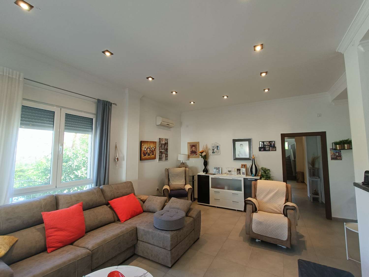 Impressive deached villa with land, views and good access