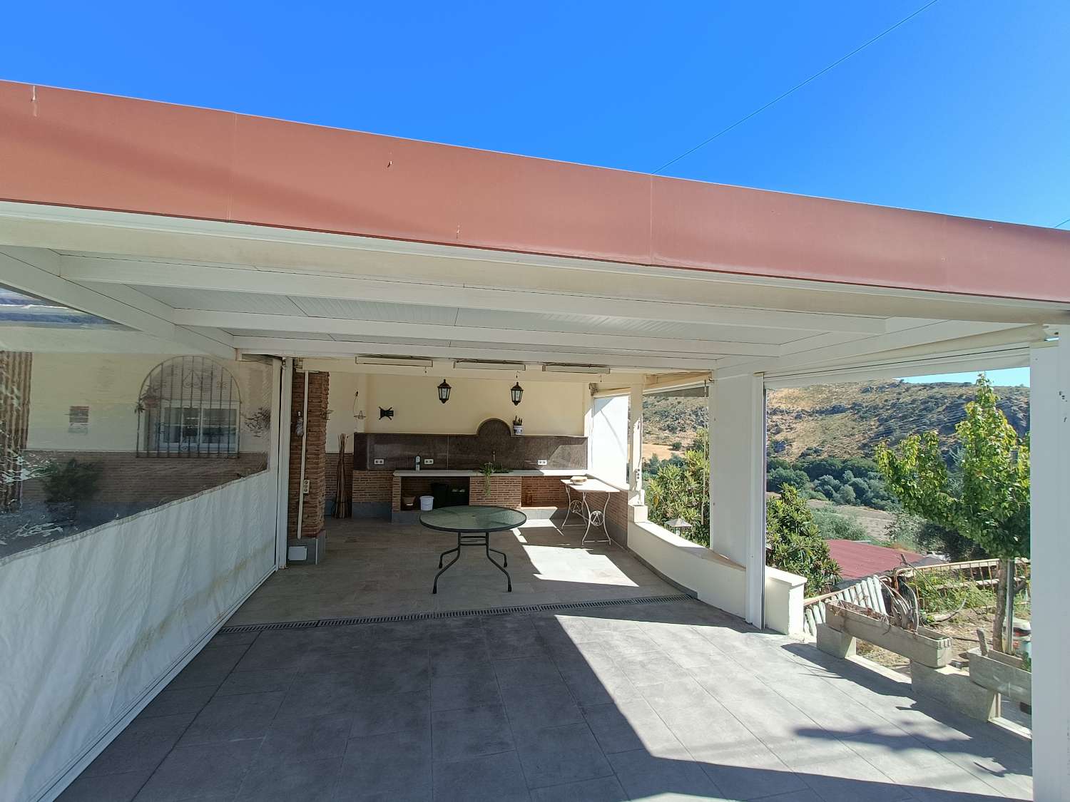 Impressive deached villa with land, views and good access