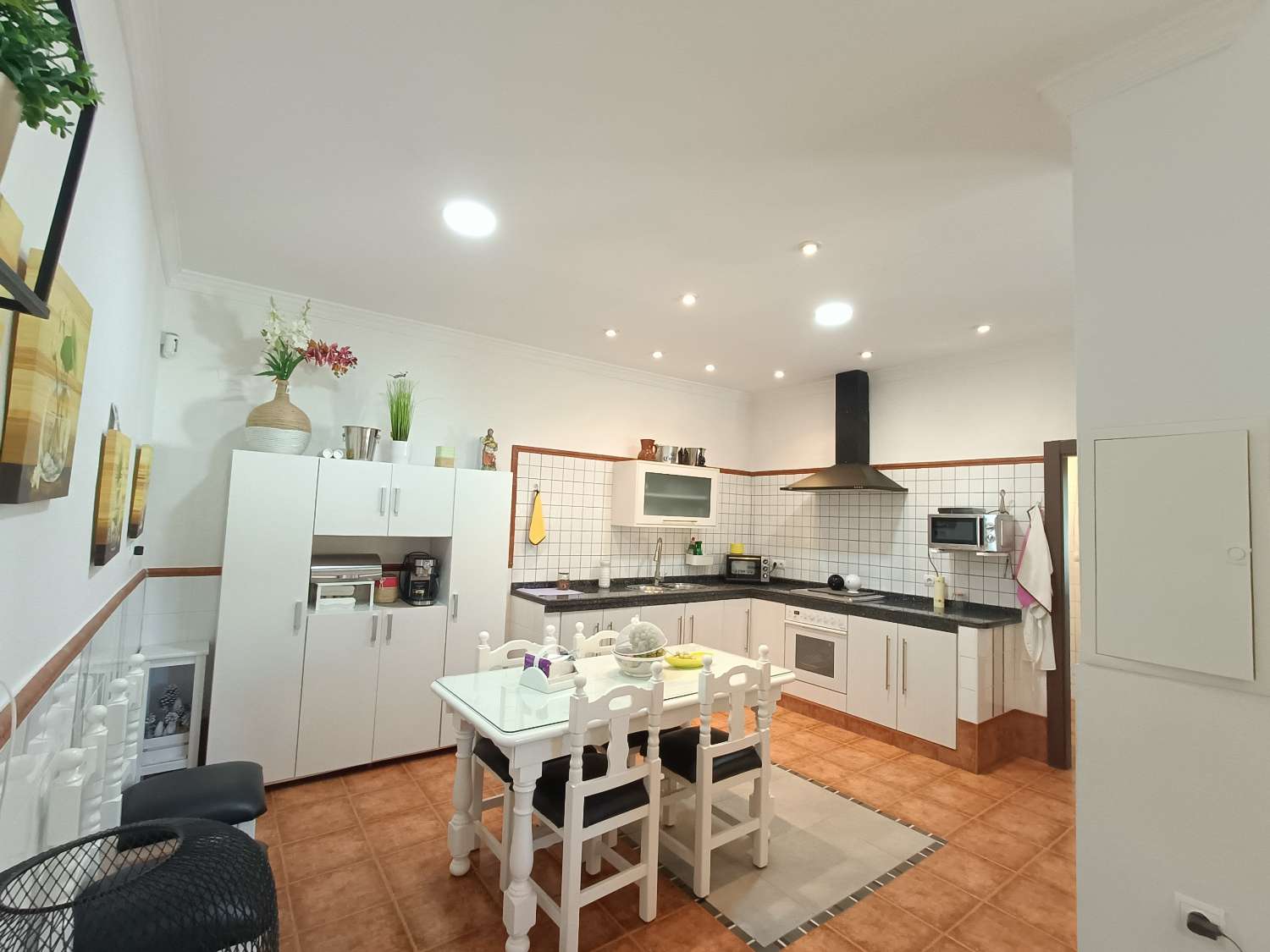 Impressive deached villa with land, views and good access