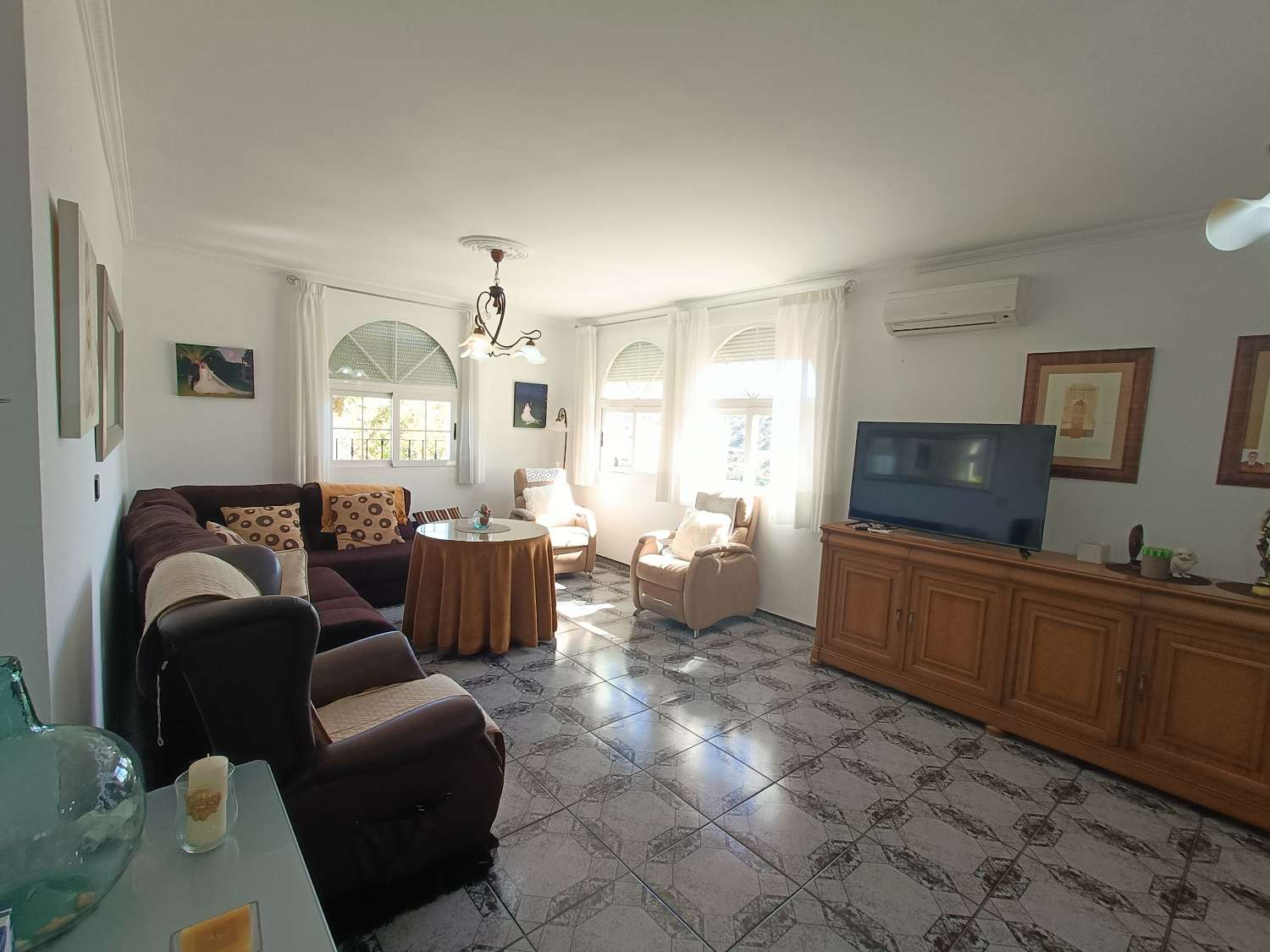 Impressive deached villa with land, views and good access