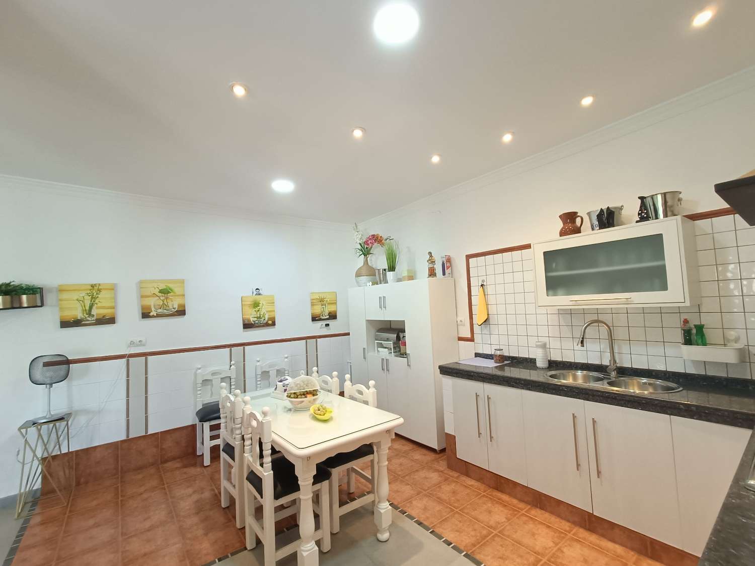 Impressive deached villa with land, views and good access