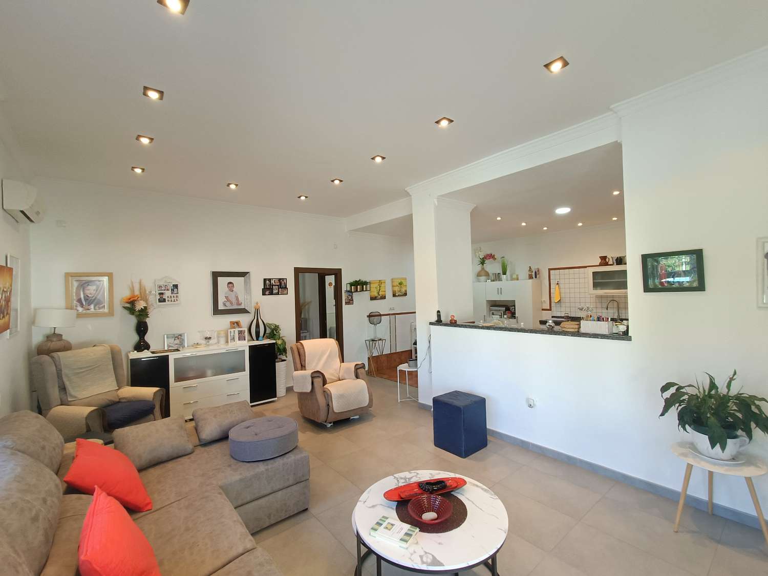 Impressive deached villa with land, views and good access
