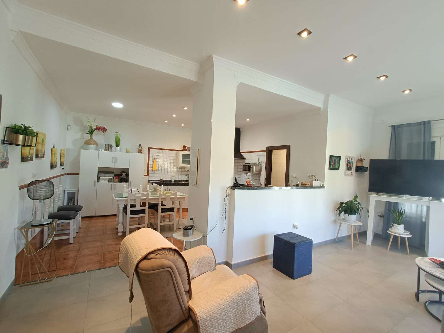 Impressive deached villa with land, views and good access