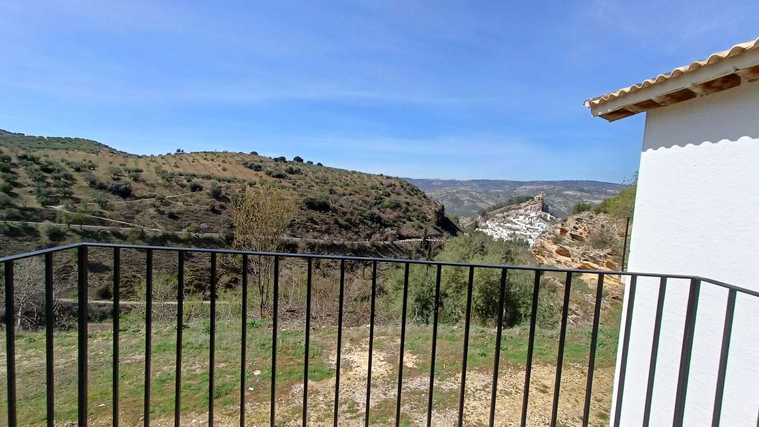 IDEAL CORTIJO POUR L'ACCOMMODATION RURAL AVEC MONTEFRIO VIEW