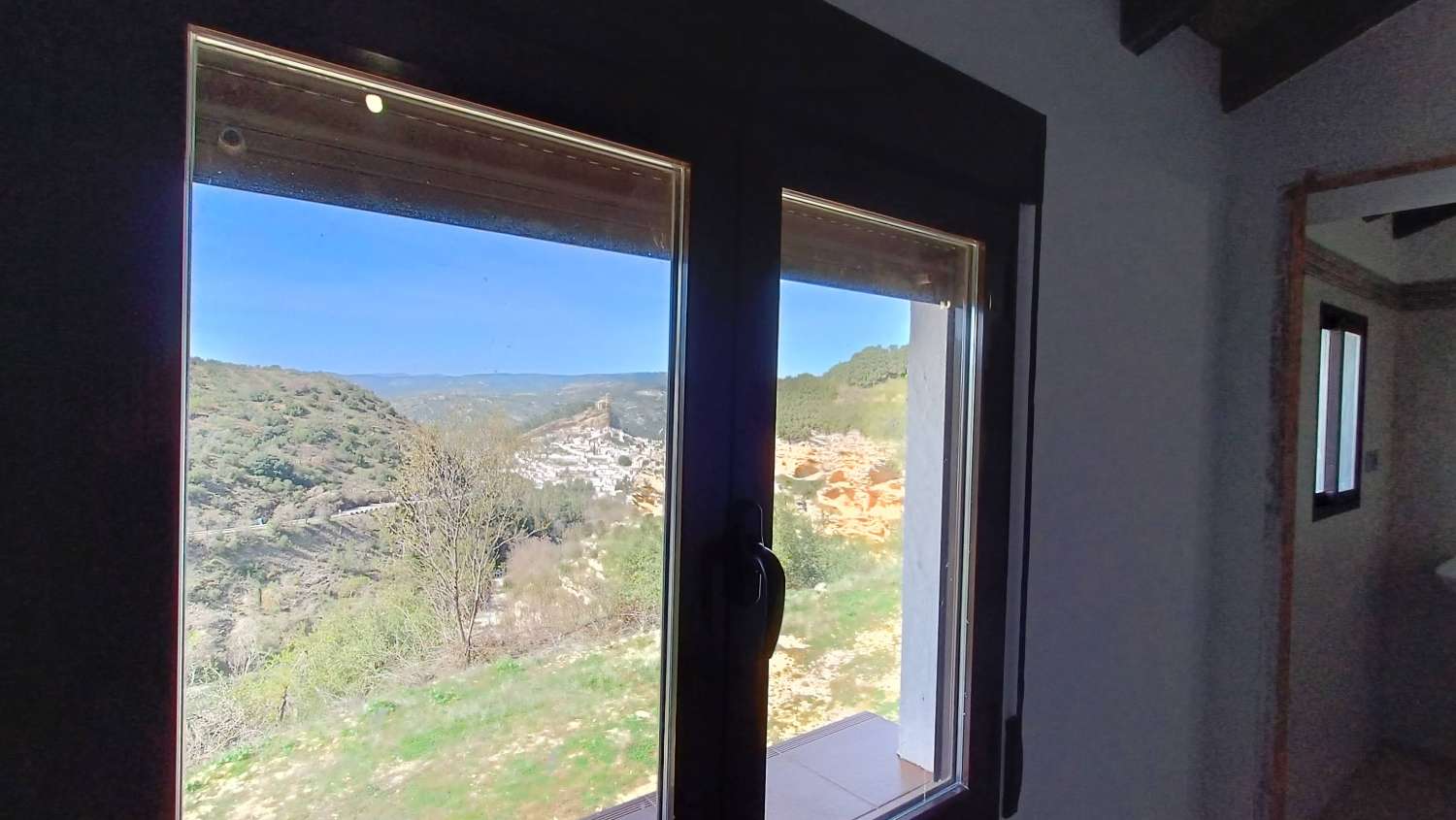 CORTIJO IDEAL PARA ALOJAMIENTO RURAL CON ESPECTACUALRES VISTA A MONTEFRIO