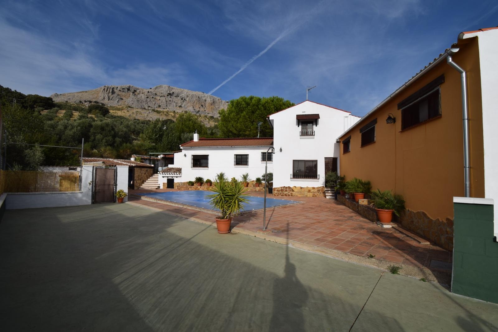 MALAGA HOLIDAY LET COUNTRY PROPERTY FOR SALE