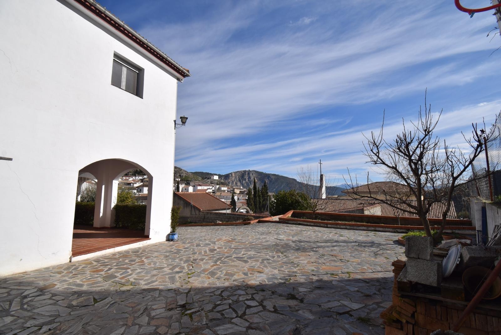 4 BED 2 BATH LOVELY DETACHED VILLA WITH STUNNING VIEWS