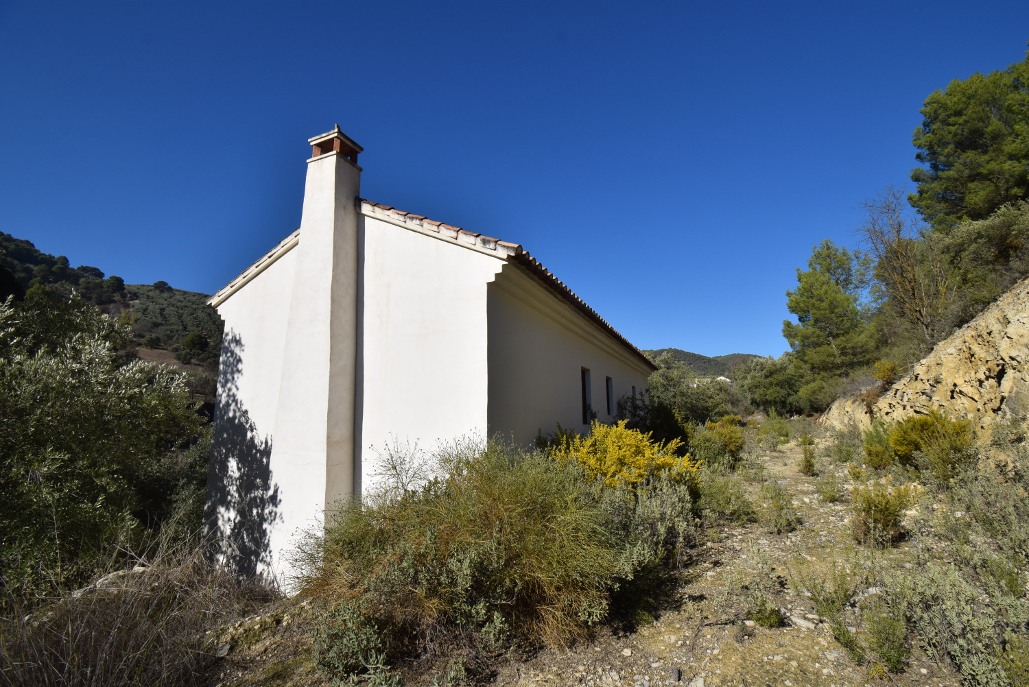 Off-grid country house in a beautiful natural spot