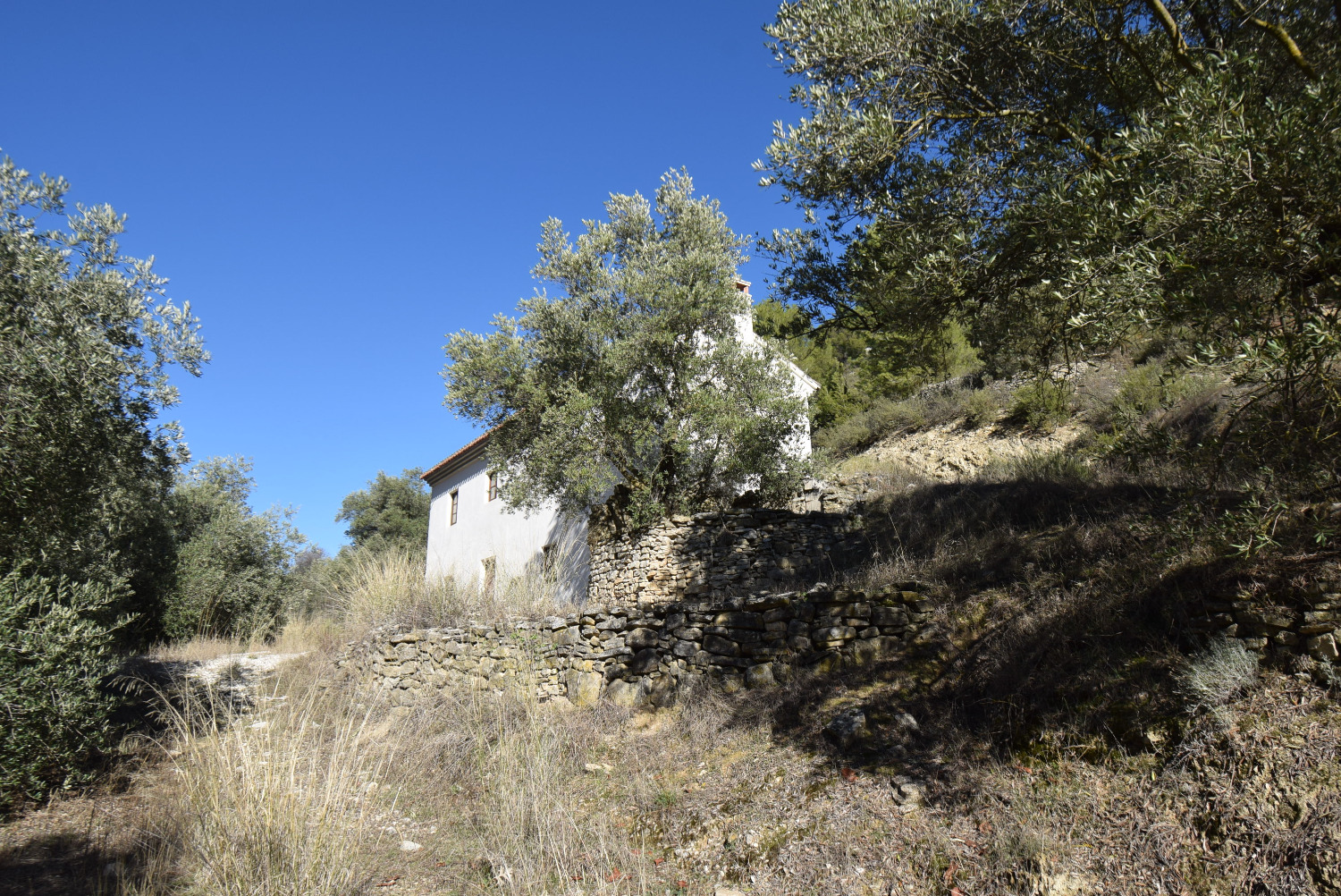 Off-grid country house in a beautiful natural spot