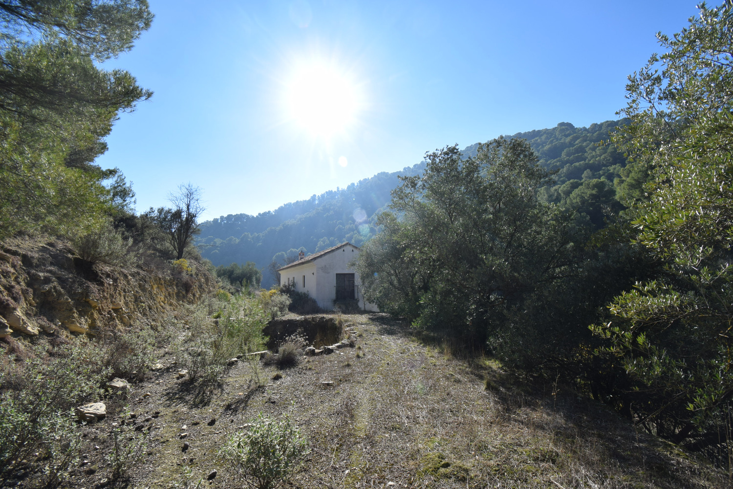 Off-grid country house in a beautiful natural spot