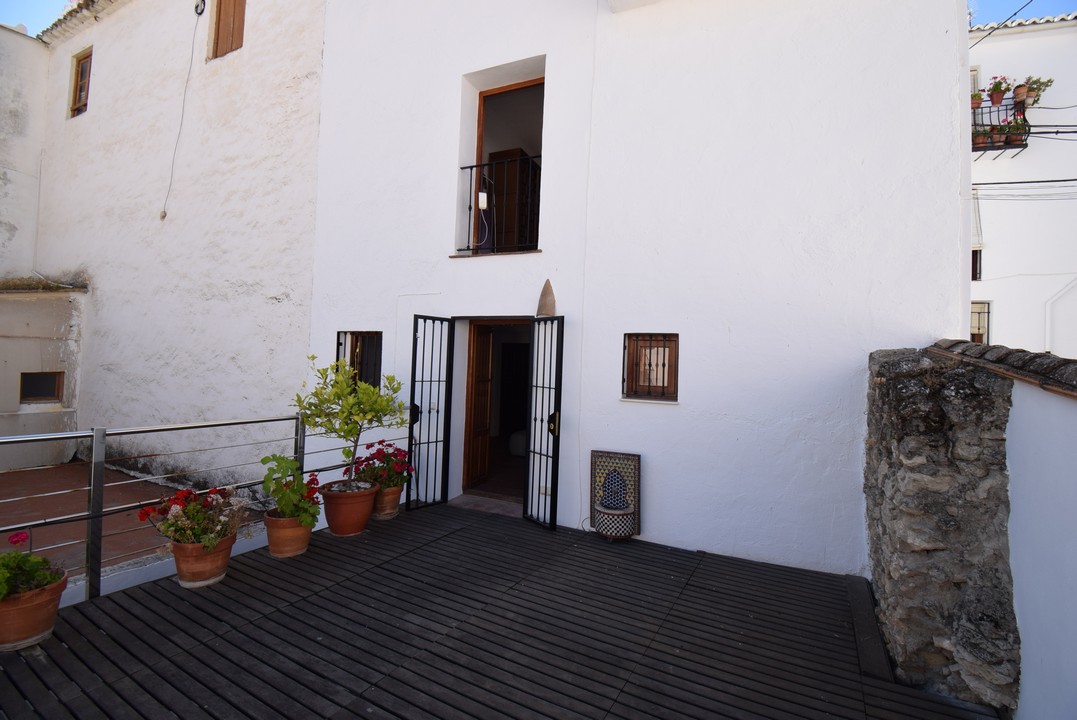 CHARMING HOUSE, LARGE PATIO AND POOL