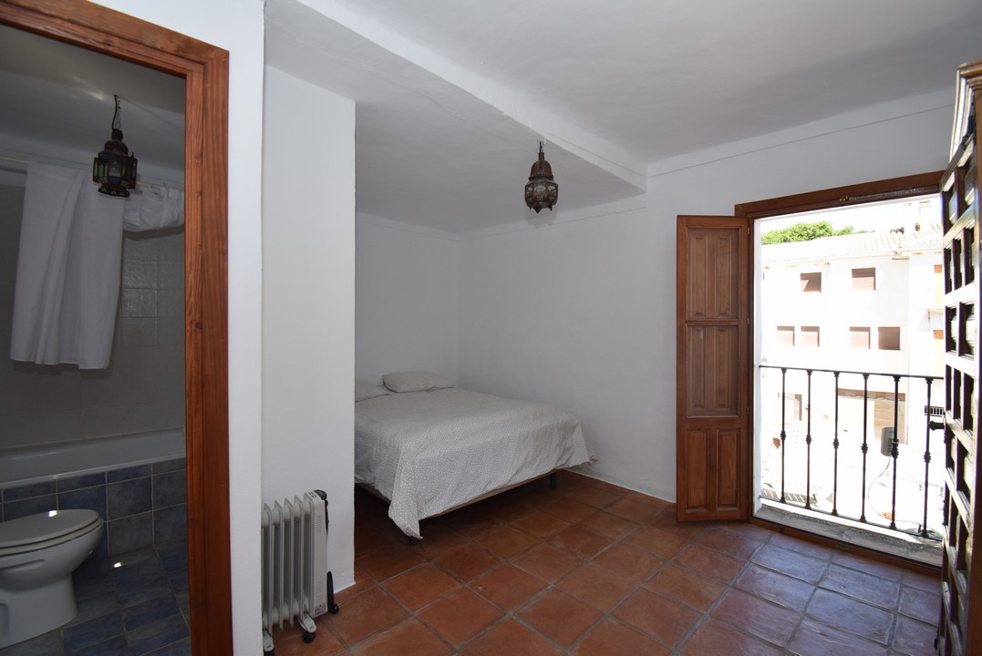 CHARMING HOUSE, LARGE PATIO AND POOL