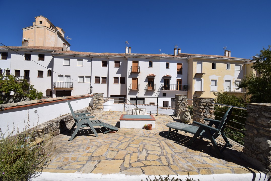 CHARMING HOUSE, LARGE PATIO AND POOL