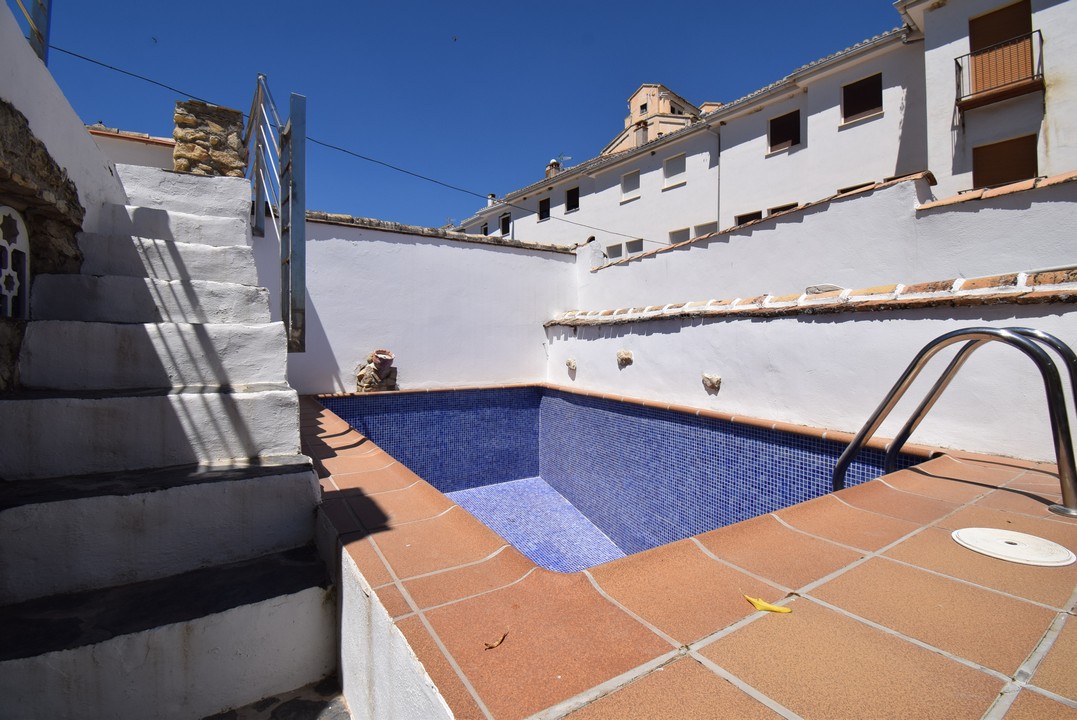CHARMING HOUSE, LARGE PATIO AND POOL