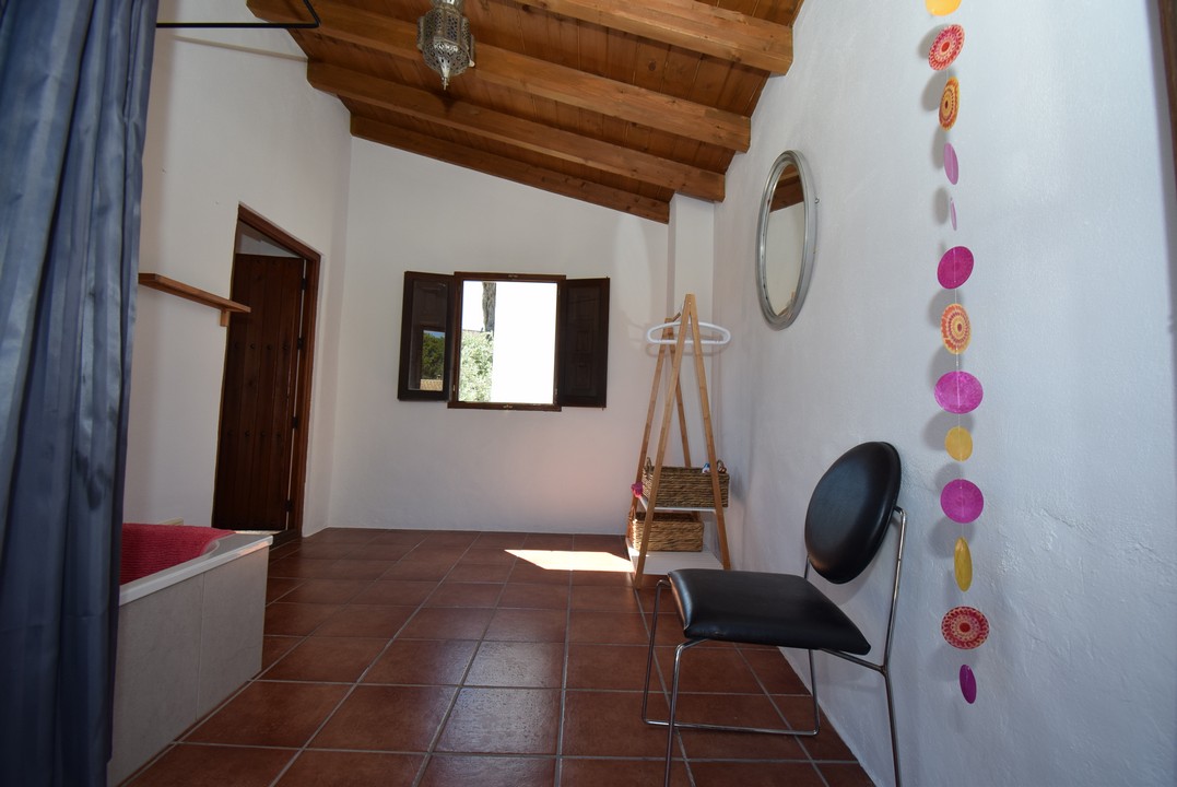 CHARMING HOUSE, LARGE PATIO AND POOL