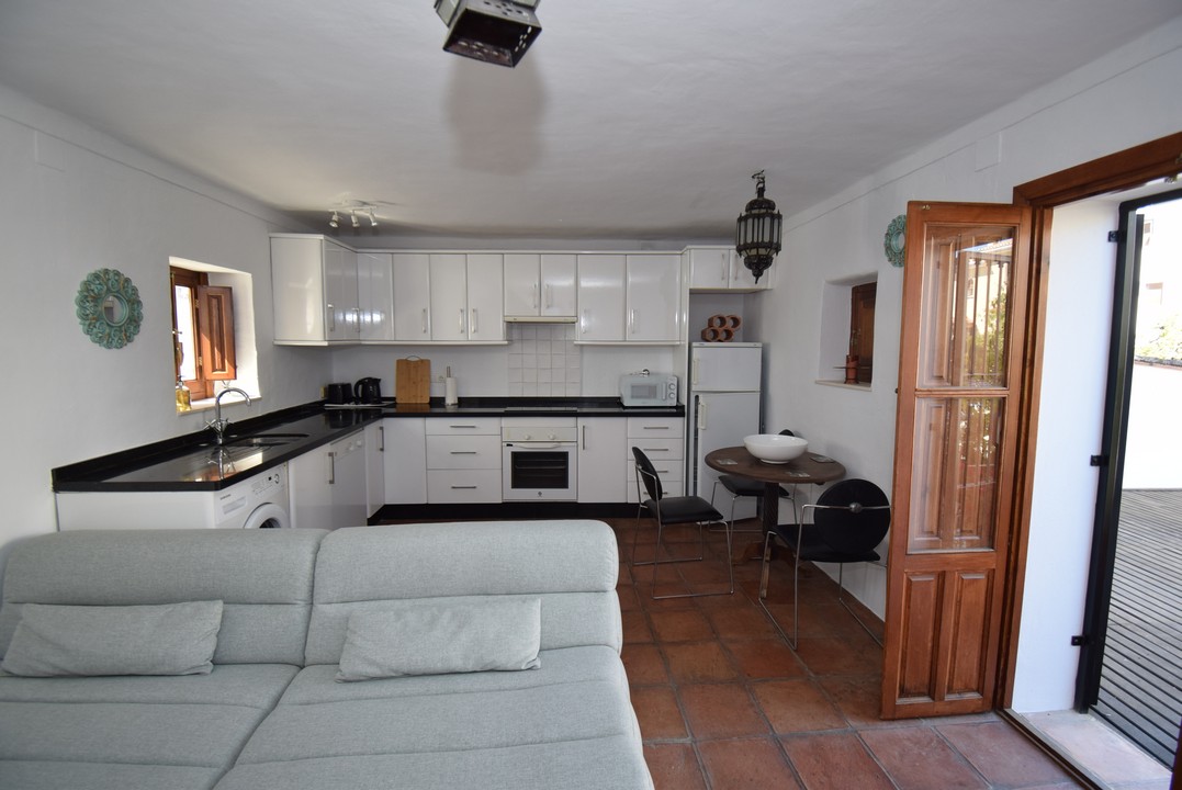 CHARMING HOUSE, LARGE PATIO AND POOL
