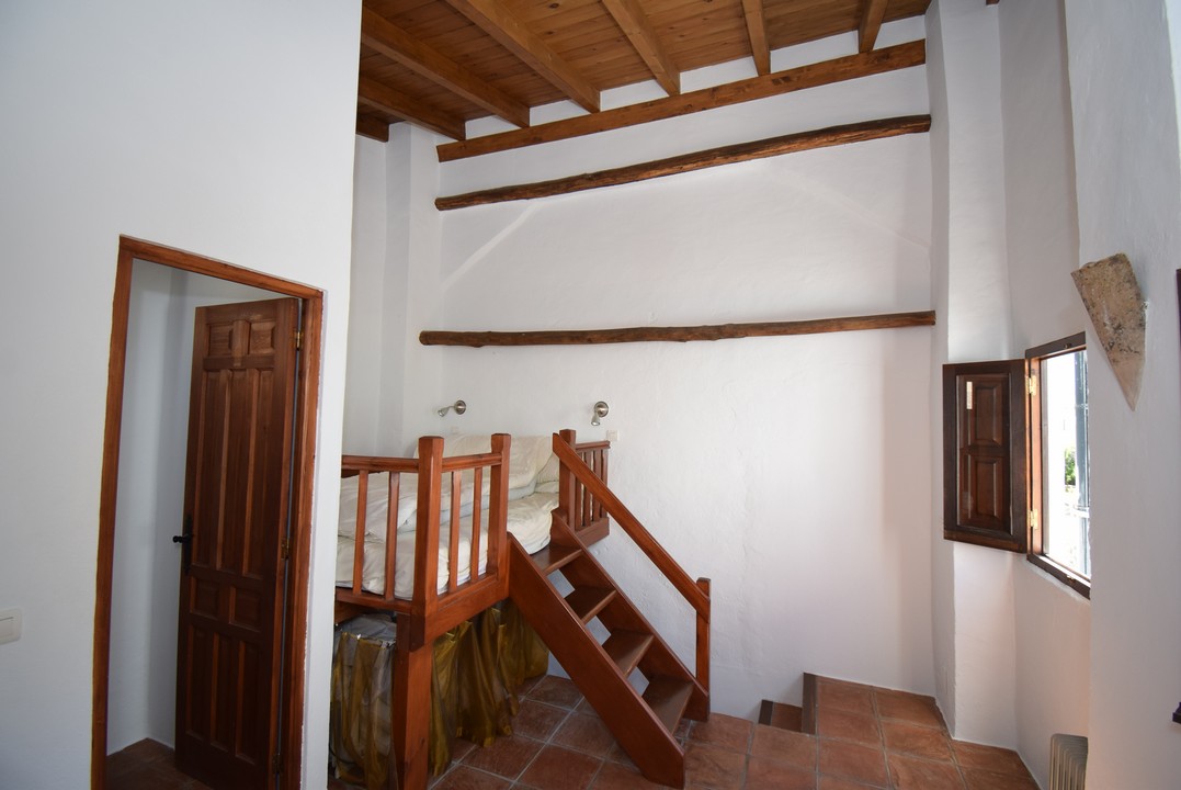 CHARMING HOUSE, LARGE PATIO AND POOL