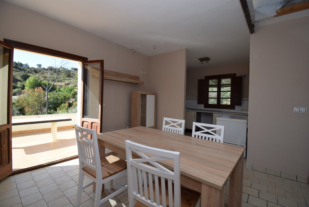 MAGNIFIQUE MAISON DE CAMPAGNE AVEC DE GRANDS ESPACES DE LOISIRS