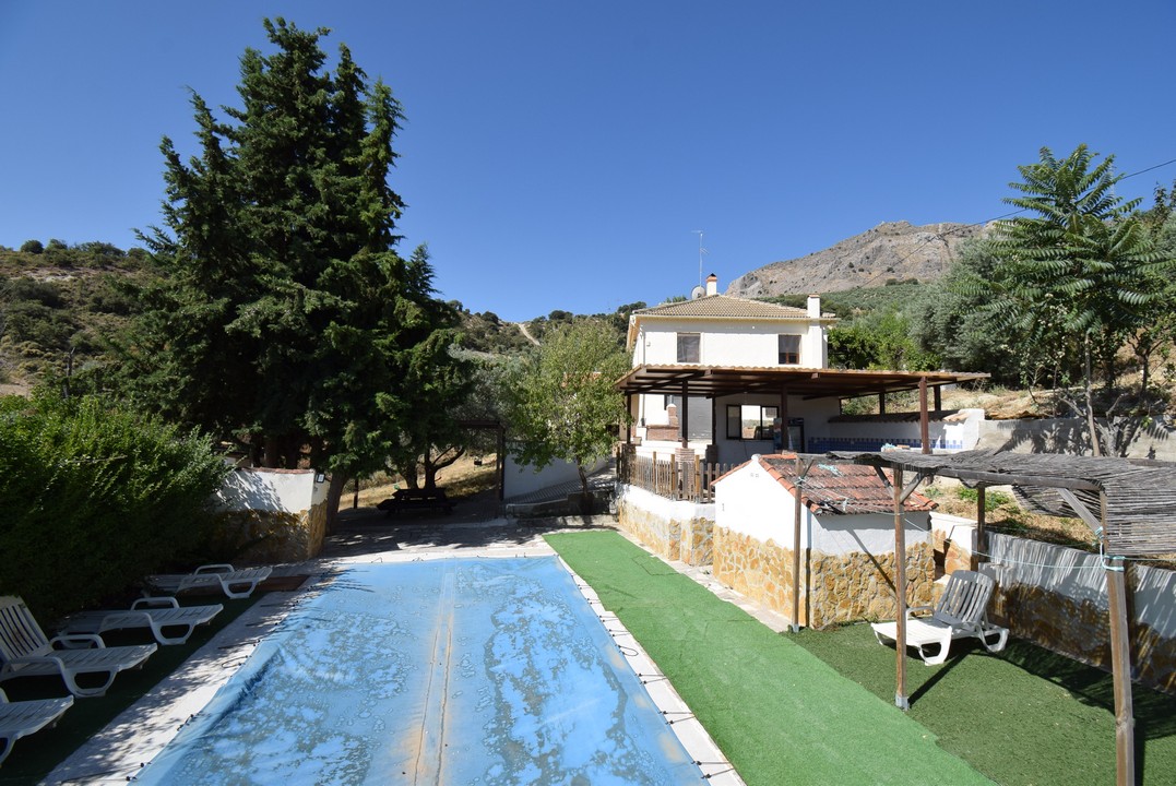 Fantastic country house with 2 separate acommodation, pool and summer bar