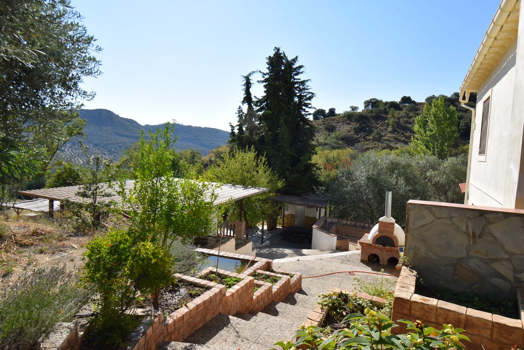 MAGNIFIQUE MAISON DE CAMPAGNE AVEC DE GRANDS ESPACES DE LOISIRS