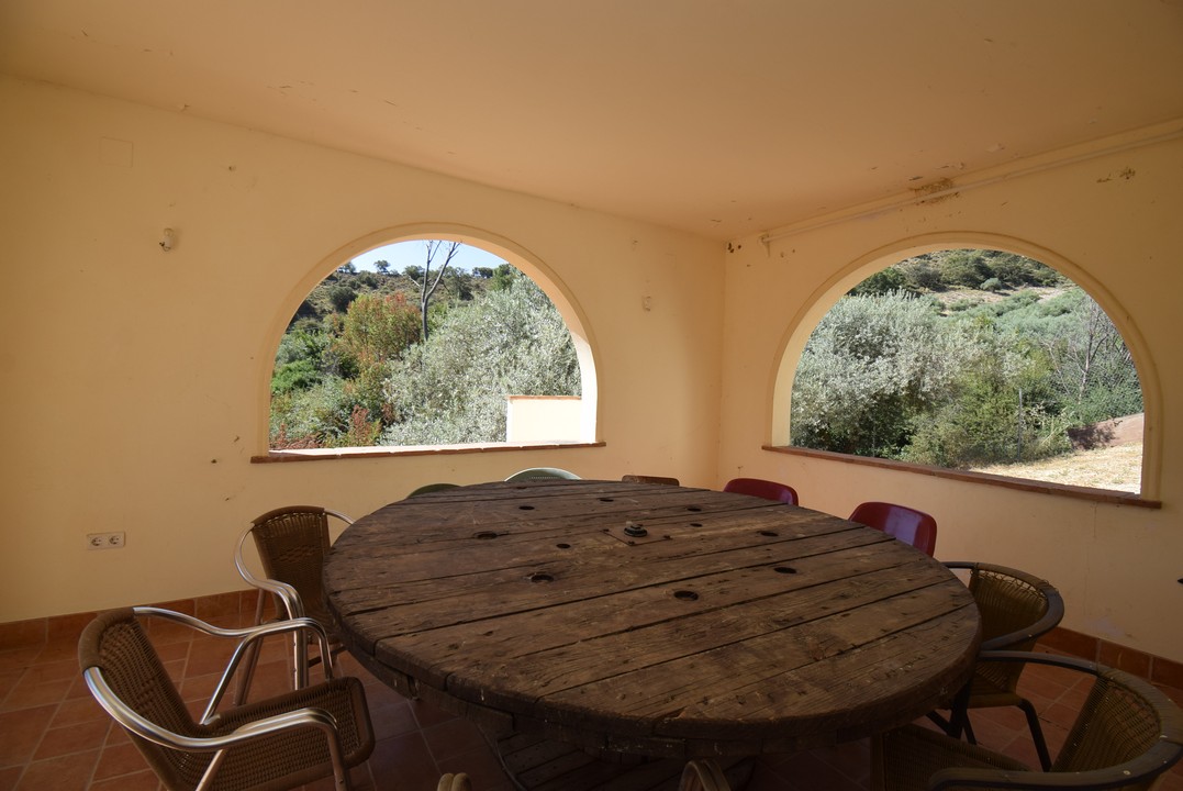 MAGNIFIQUE MAISON DE CAMPAGNE AVEC DE GRANDS ESPACES DE LOISIRS