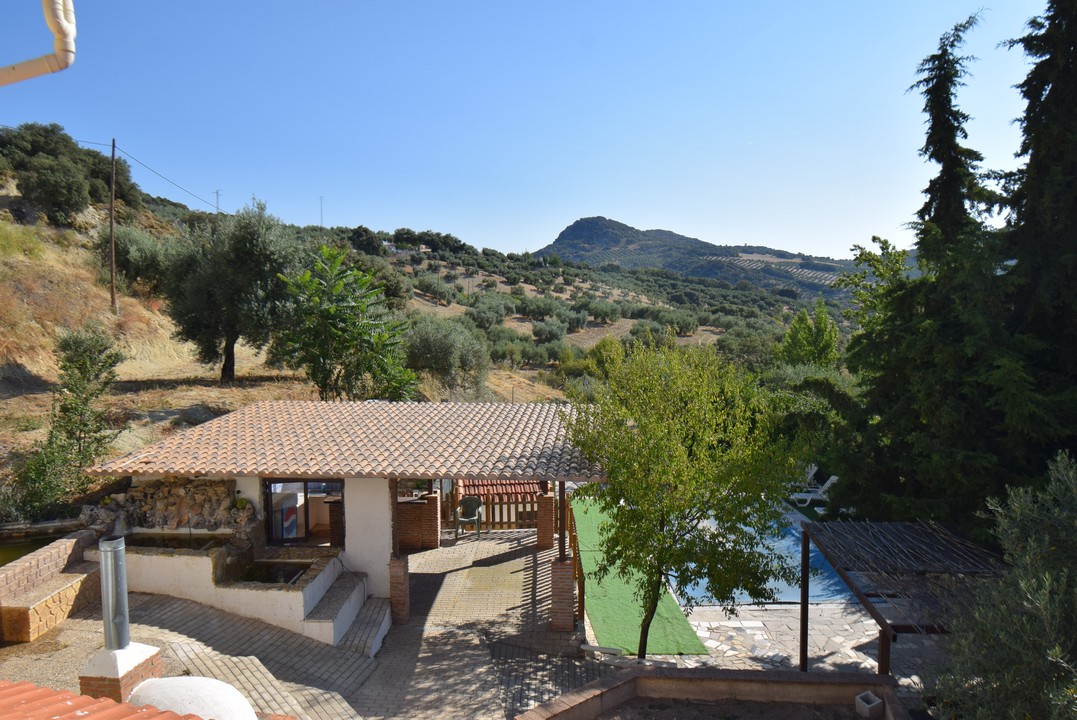 MAGNIFIQUE MAISON DE CAMPAGNE AVEC DE GRANDS ESPACES DE LOISIRS